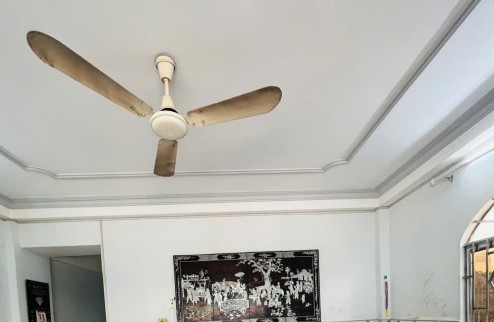 Ngộp Bank!!Giảm sốc 800tr !!! Chỉ còn 5tỷ7, Nhà2  tầng 100m2, SHR,  1/ Nguyễn Văn Quá, sát bên chợ cầu, Hẻm Ba gác